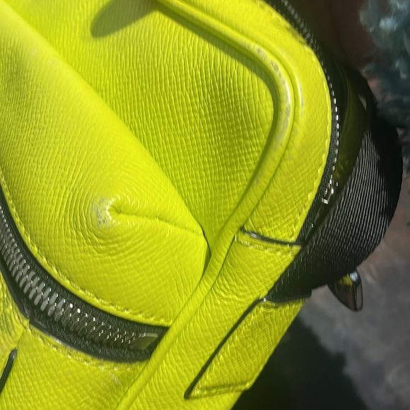RESERVED FOR BUYER GIVEAWAY LOUIS VUITTON EUC Taigarama Neon Yellow MSNGR Bag - Picture 17 of 17